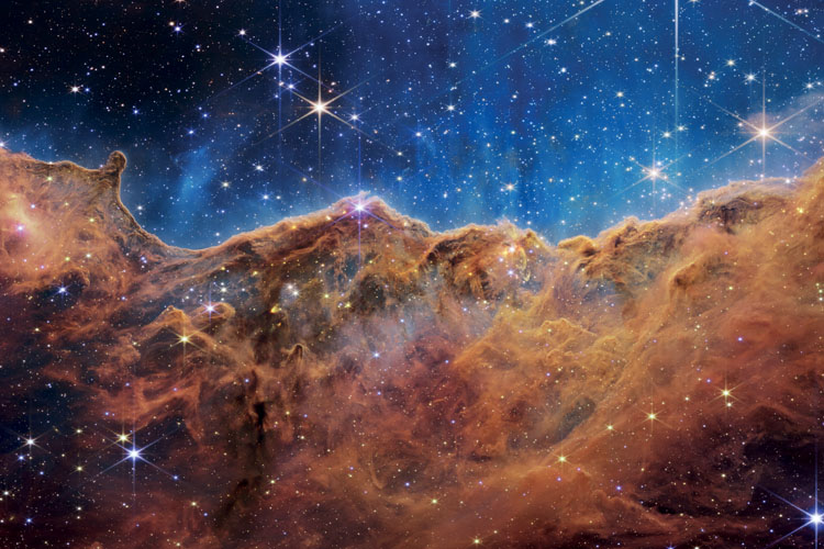 Fig. 1: The “Cosmic Cliffs” a place 7,600 light years away where young stars are born, brought into focus by the Webb telescope’s near-infrared camera. © Canadian Space Agency