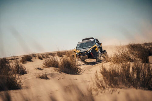 APH-01 vehicle in the desert, © Africa Eco Race